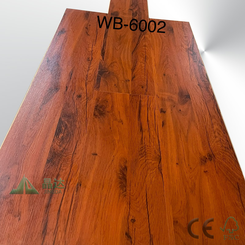 Lantai Kayu Berlapis HDF